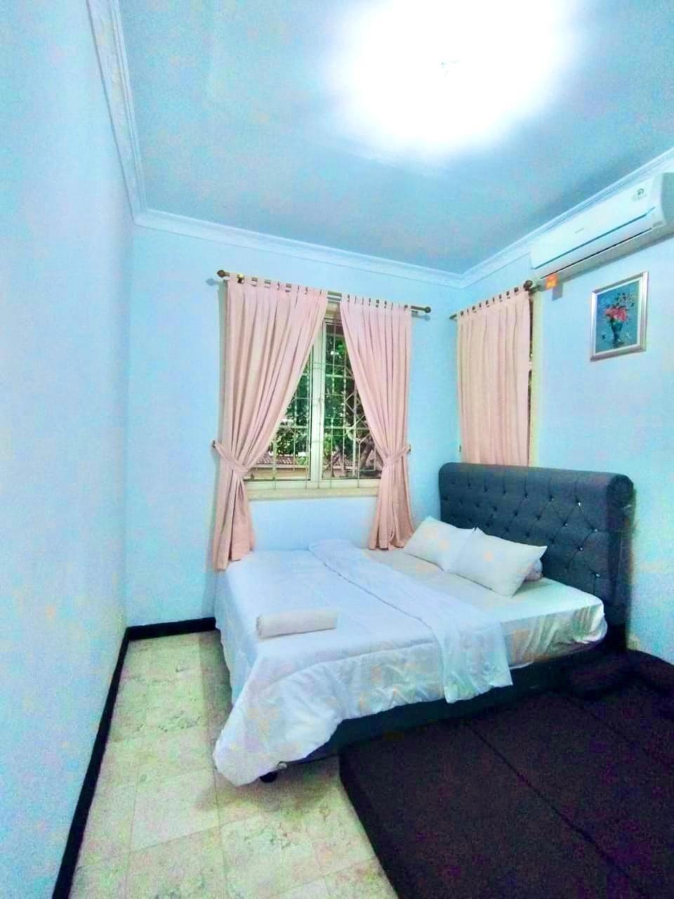 Vila Princess,Sentul 4Bedroom Dan Tenda Camping,Private Pool, Tenis Meja, Mini Billiard, Karaoke, Ayunan,Bbq, 08Satu3 80Satu6 4Satu5Satu Богор Экстерьер фото